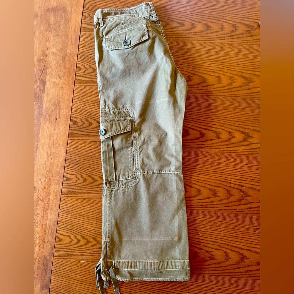 Banana Republic olive green cargo capris